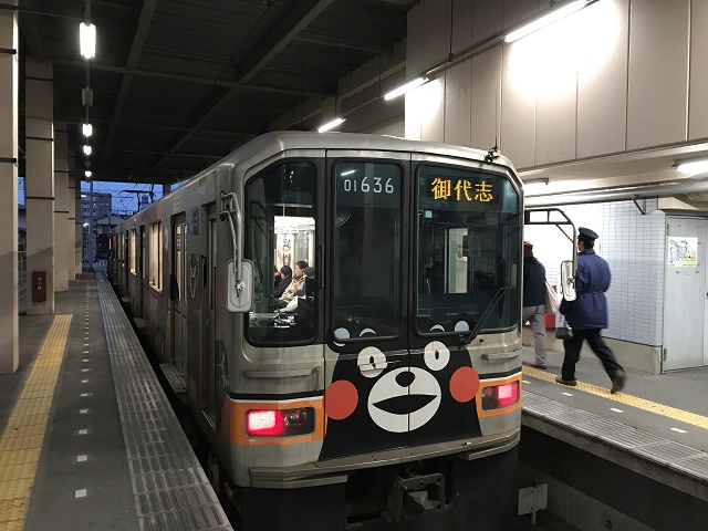 くまモン電車全体