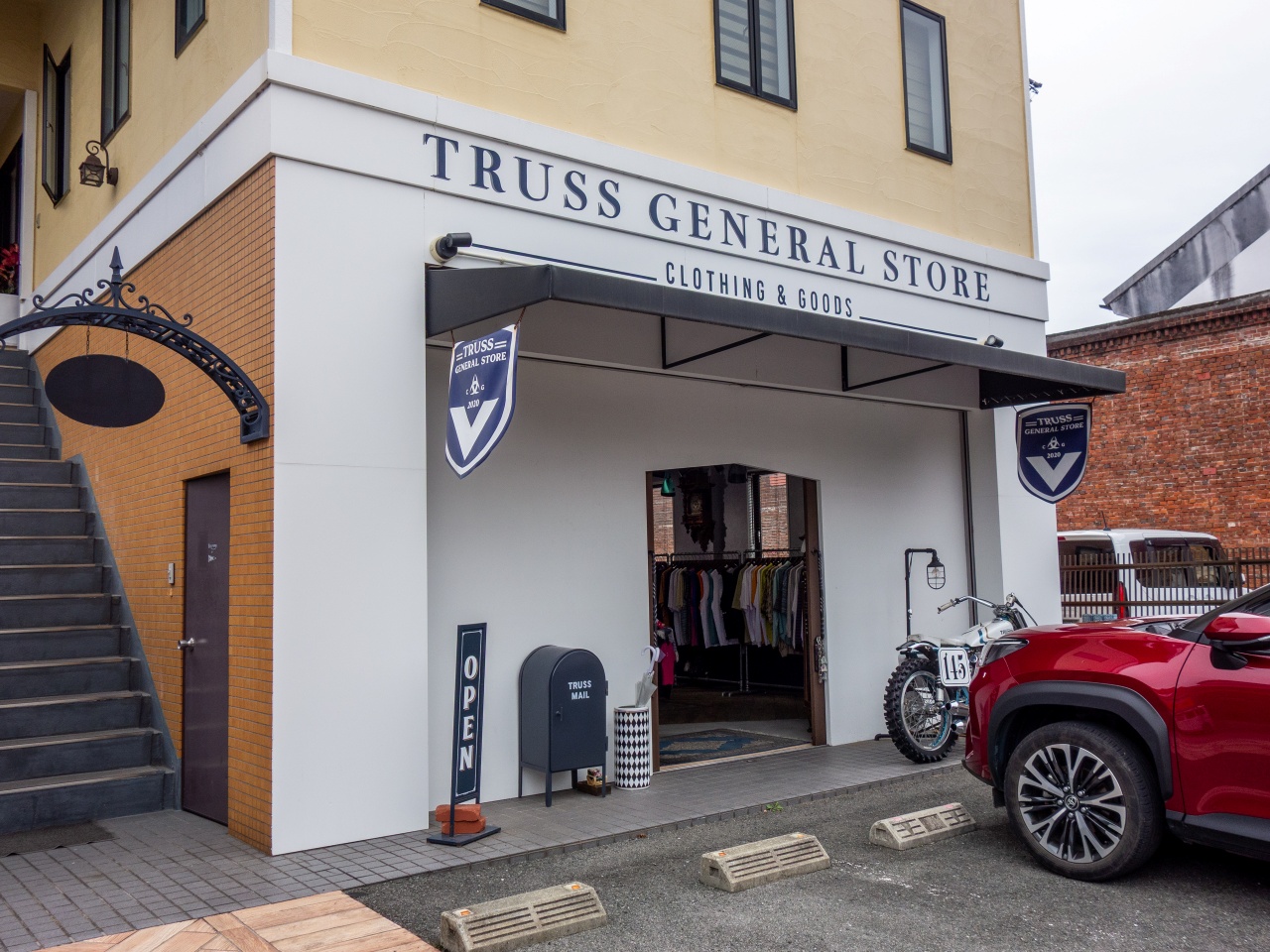 TRUSS GENERAL STOREの店舗外観