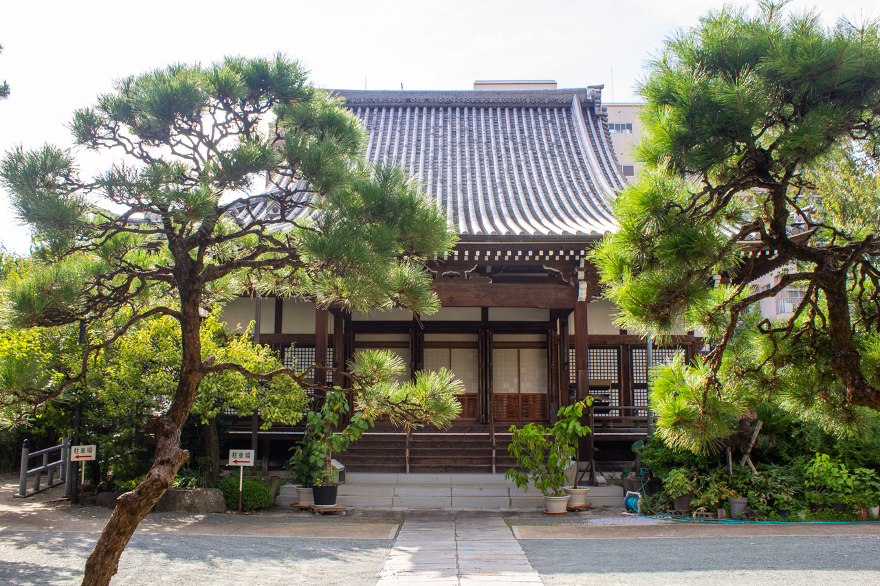 普賢寺の本堂