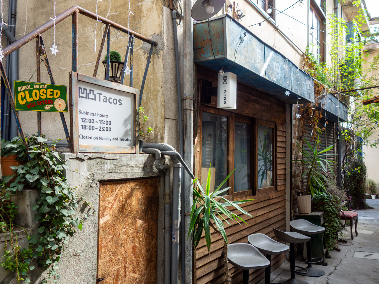 凹凸タコスの外観