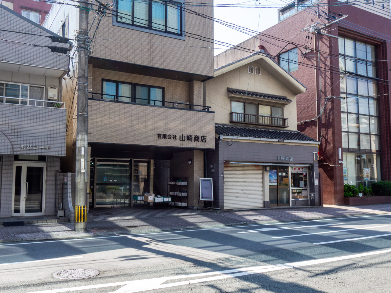 山崎商店と上野商店の店舗外観